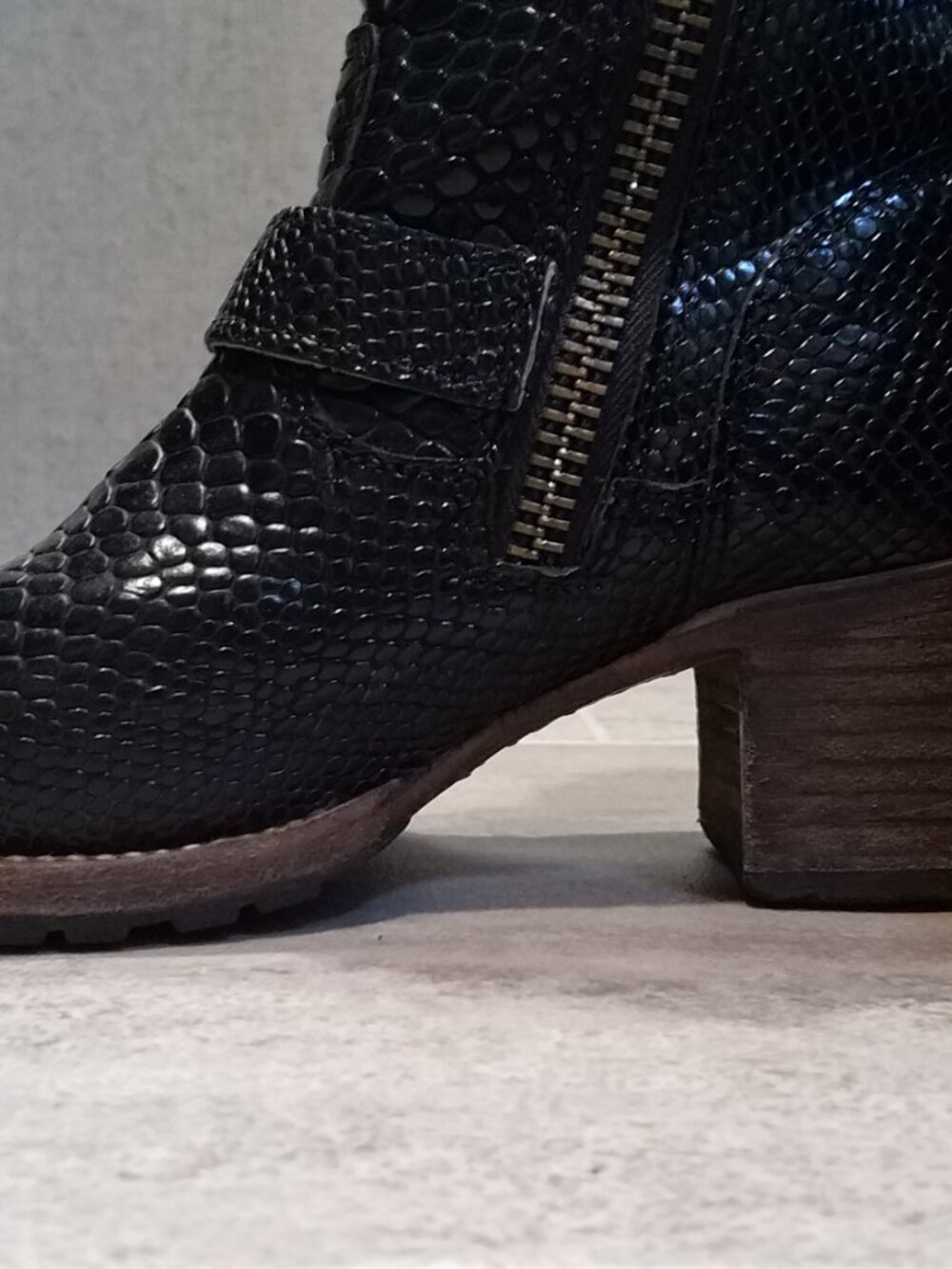Freebird by Steven Carlito Black Snake Embossed Leather Size 7 - Picture 5 of 16